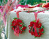 Wreaths of Rosa (roses, red), Cerastium (hornwort), Buxus (boxwood)