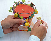 Candle jar with ornamental apple-catmint wreath (4/5)