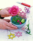 Arrangement with pink (rose) in cereal bowl (3/4)