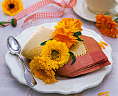 Napkin rings made of threaded flowers of calendula (marigolds)