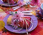 Tischdeko mit rosa Chrysanthemen