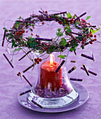 Lantern with wreath of ivy, heather and cane (4/4)