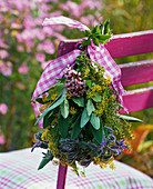 Strauß aus Kräutern : Origanum (Oregano), Foeniculum (Fenchel), Salvia