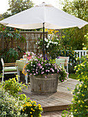 Planter with integrated parasol holder (2/2)