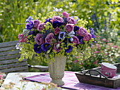 Strauß aus Rosa (Violetten Rosen), Eustoma (Prärieenzian), Alchemilla