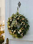 Door wreath made from Abies procera (Nobilistanne), Buxus (book), Pinus