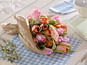Strauß aus Tulipa (Tulpen) , orange und rosa gemischt