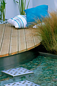 HAMPTON Court 2004/ DAVES PLACE DESIGNED by KERRIE JOHN: Pool, DECK AND CUSHIONS