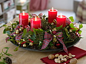 Natural Advent wreath with Viscum album, Hedera, Pinus