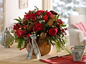 Christmas bouquet of pink (roses), Picea cones