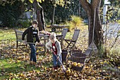 Herbstlaub im Garten