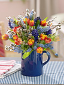 Strauß aus Tulipa (Tulpen), Hyacinthus (Hyazinthen), Muscari