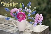 Small spring bouquets with ranunculus, muscari