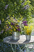 Bouquets made of Syringa vulgaris (lilac) with Ranunculus acris