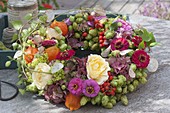 Late-summer wreath with Humulus lupulus, Rosa, Zinnia