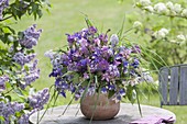 Mixed spring Aquilegia, Syringa bouquet tone in tone