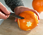 Thema Orange: weihnachtlich verziert mit Sternmotiv. Step 2