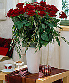 Bouquet with long-stemmed red roses 'Grand Prix'