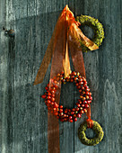 Door wreaths, moss rings, rose hips