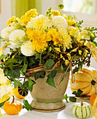 Bouquet with dahlias and wreath of ivy