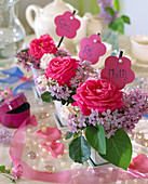 Table decoration: Rose petals, Syringa vulgaris (lilac)