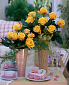 Rosa 'Circus' / Rose, Asparagus / Zierspargel, Fatsia / Aralien-