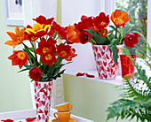 Tulipa (bouquets of tulips in vases with heart decoration)