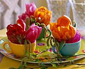 Coffee cups with Tulipa (tulips), Betula (birch), sisal