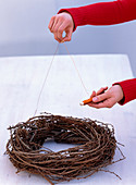 Hanging larch wreath (1/5) Larix (larch), attach copper wire to wreath