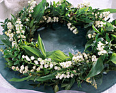 Plate wreath with lily of the valley, ivy and box