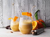 Orangen-Dattel-Shake mit Birne und Muskatnuss