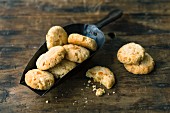 Quick and easy almond biscuits with soft apricots