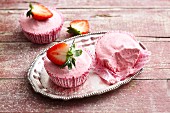 Small strawberry parfait cakes