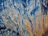 Base-Jumper am Monte Brento, Italien, Springer vor der Felswand