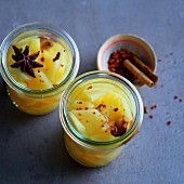 Süß-sauer eingelegte Quitten mit Sternanis, Zimt und Honig