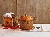 Panettone mit Trockenfrüchten und Chocolatechips zu Weihnachten