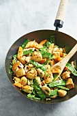 Wok-fried diced chicken with vegetables