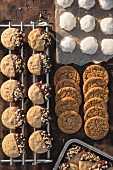Lemon Sugar Cookies, weiche Ingwer-Melasse-Cookies und Erdnussbutterkekse mit Schokoglasur