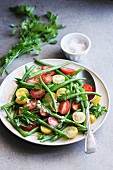 Salat mit grünen Bohnen, Kirschtomaten und Petersilie