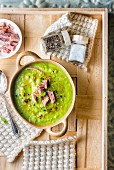 Pea soup with ham and peppermint