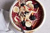 Apple and blackberry bowl with banana and puffed amaranth (diet)
