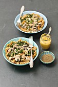 Wholemeal pasta with chicken, mushrooms and spinach with mustard sauce