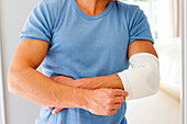 Man wearing a elbow holder