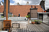 Dachterrasse mit Sitzbank und Ofen