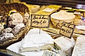 Käse aus dem Bistro 'Epicerie Boucherie' in der Altstadt Süd, Köln, Deutschland