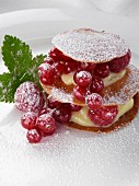 Mille Feuille mit Zitronencreme und frischen Beeren