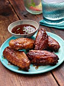 Gegrillte Chicken Wings mit BBQ-Sauce