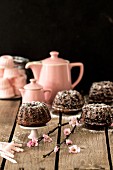 Mini-Schokoladengugelhupfe zum Geburtstag