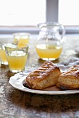 Puff pastry cakes and lemonade