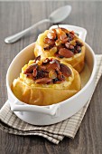 Baked apples with raisins and almonds
